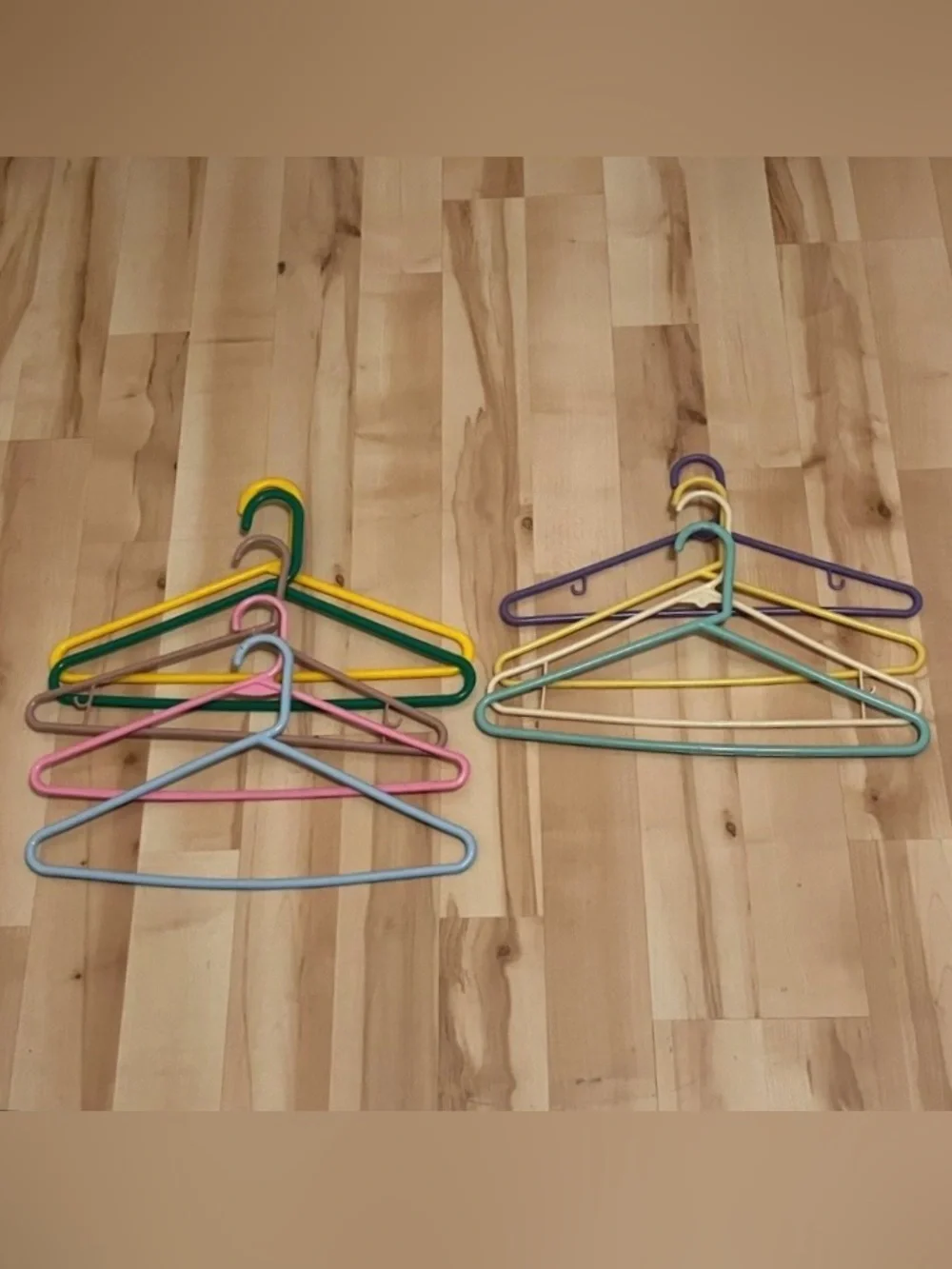 9 Plastic Clothing Hangers Clothes Hangers